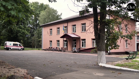 Своїми силами та за підтримки благодійників -  провели ремонт медичного закладу