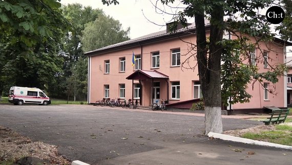Своїми силами та за підтримки благодійників -  провели ремонт медичного закладу