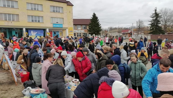 Новини громад Чернігівщини: міняють шибки, купують техніку для шкіл, допомагають захисникам