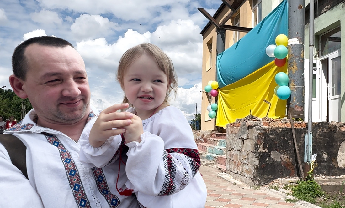 Андрій та трирічна Катруся Могильні