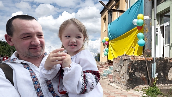 Андрій та трирічна Катруся Могильні