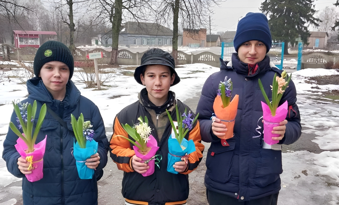 Школярі-волонтери з Тупичівської громади