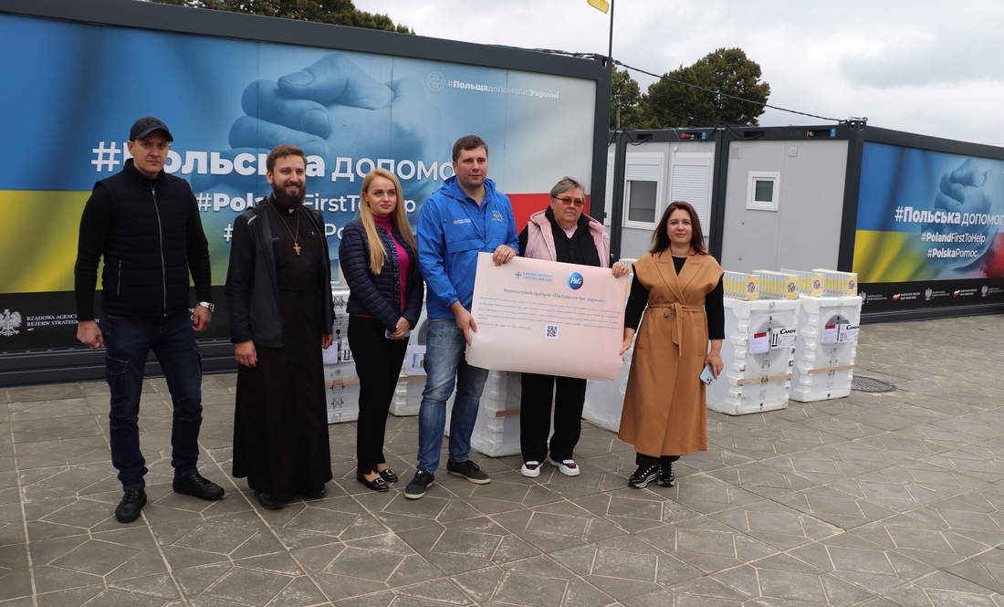 Жителям модульного містечка у Новоселівці передали пральні машини