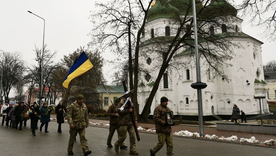 На Чернігівщині прощались із двома бійцями: захисників поховали у Ніжині