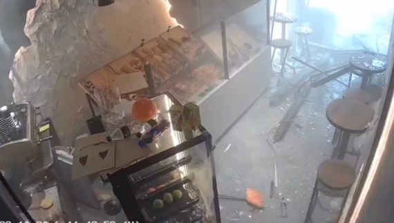 Кавʼярня у центрі Чернігова виклала відео з власної камери спостереження