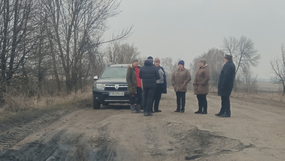 На Чернігівщині люди викликали поліцію через ями на дорогах