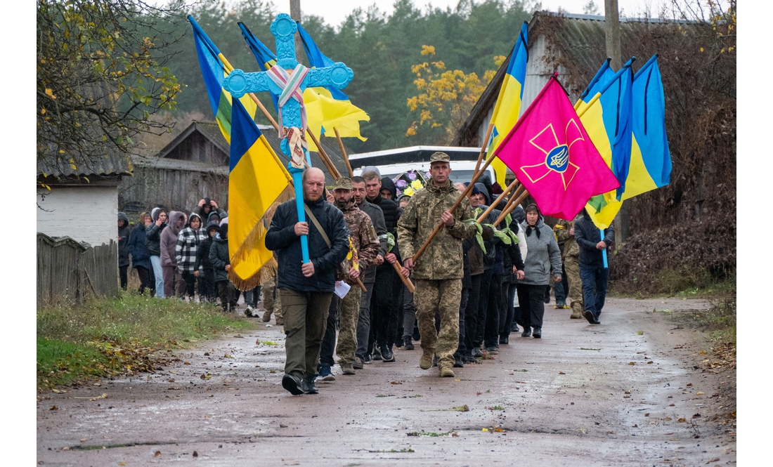 Виховала тітка, залишився брат: громада попрощалася з бійцем, який загинув більше року тому
