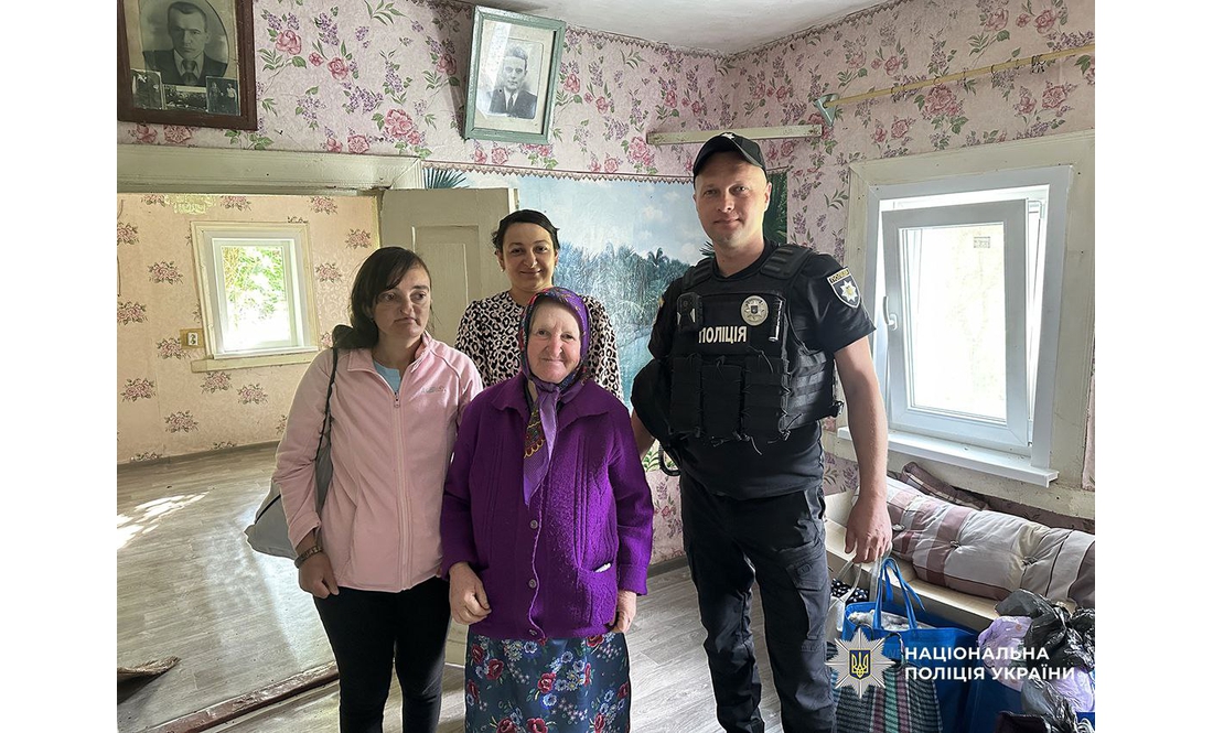 Поліція Чернігівщини евакуювала трьох жінок із прифронтового села