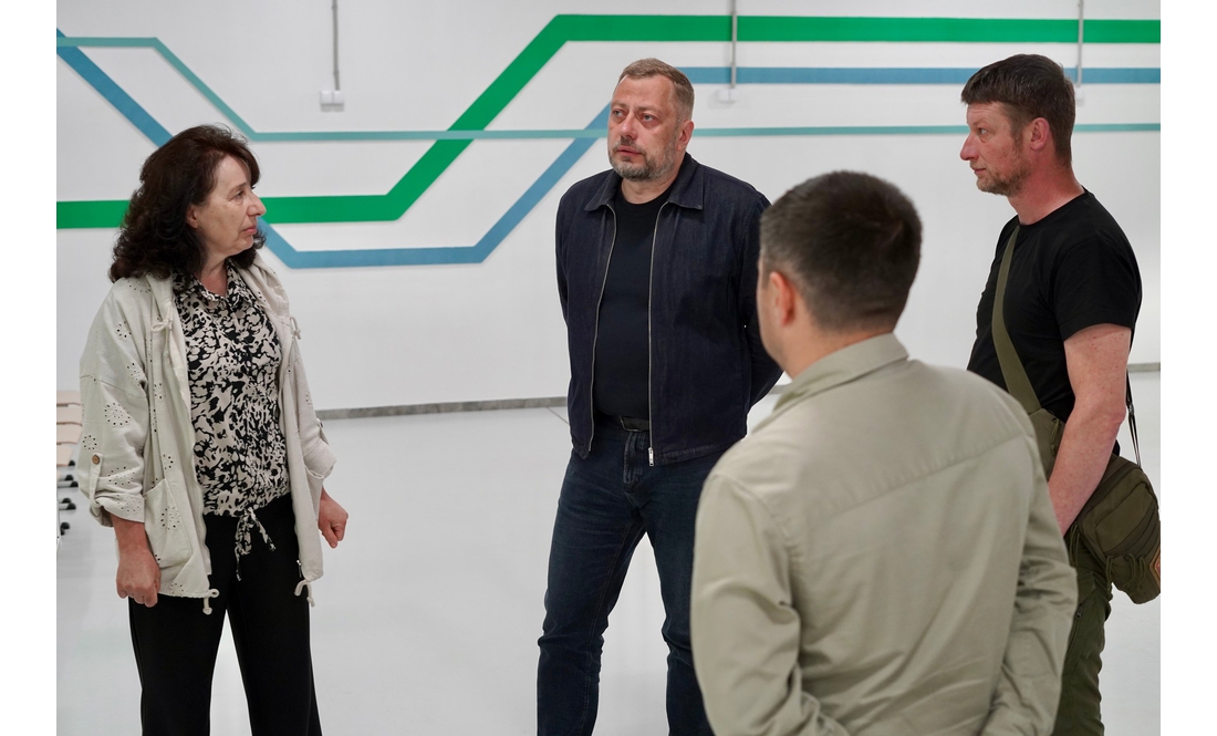 Школярі святкували випускний в укритті: у громаді збудували велике протирадіаційне сховище