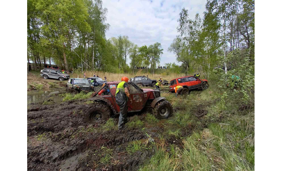 На змаганні позашляховиків зібрали кругленьку суму для ЗСУ