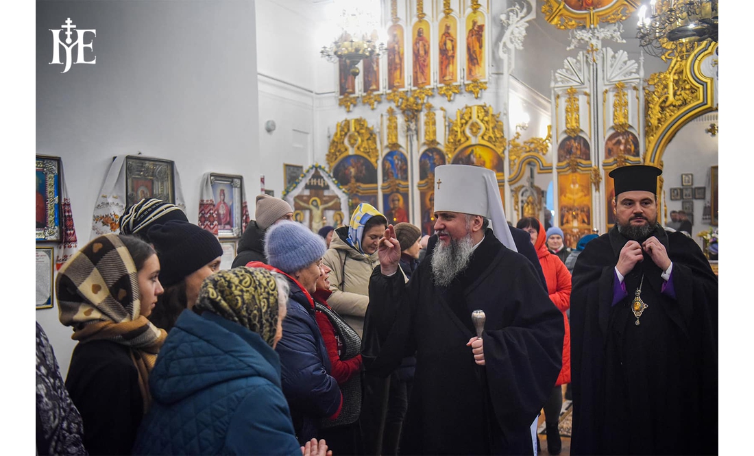 Митрополит Епіфаній помолився в Ніжинському храмі та відвідав волонтерів