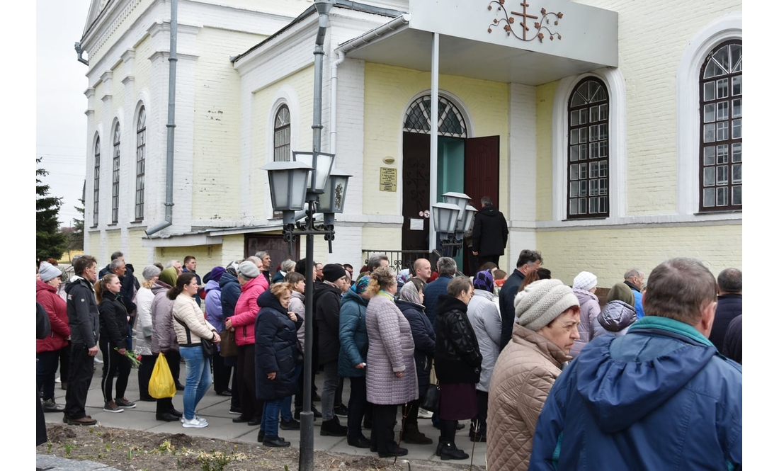 У Коропі прощалися з 27-річним героєм, який загинув у бою під Харковом