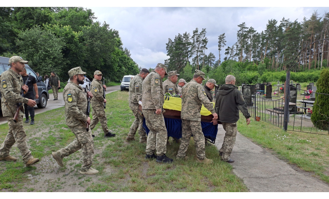 У громаді попрощалися одразу з двома захисниками - загинули на Сумщині