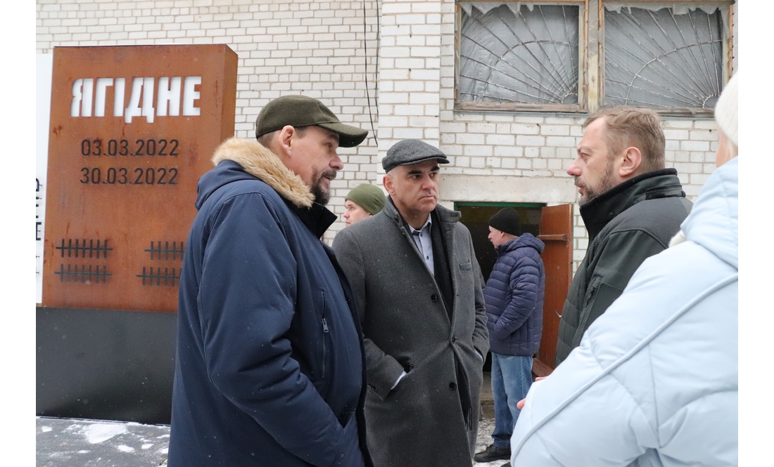 Генсек Ради Європи приїхав у Ягідне. Був у шкільному підвалі, де армія рф влаштувала катівню