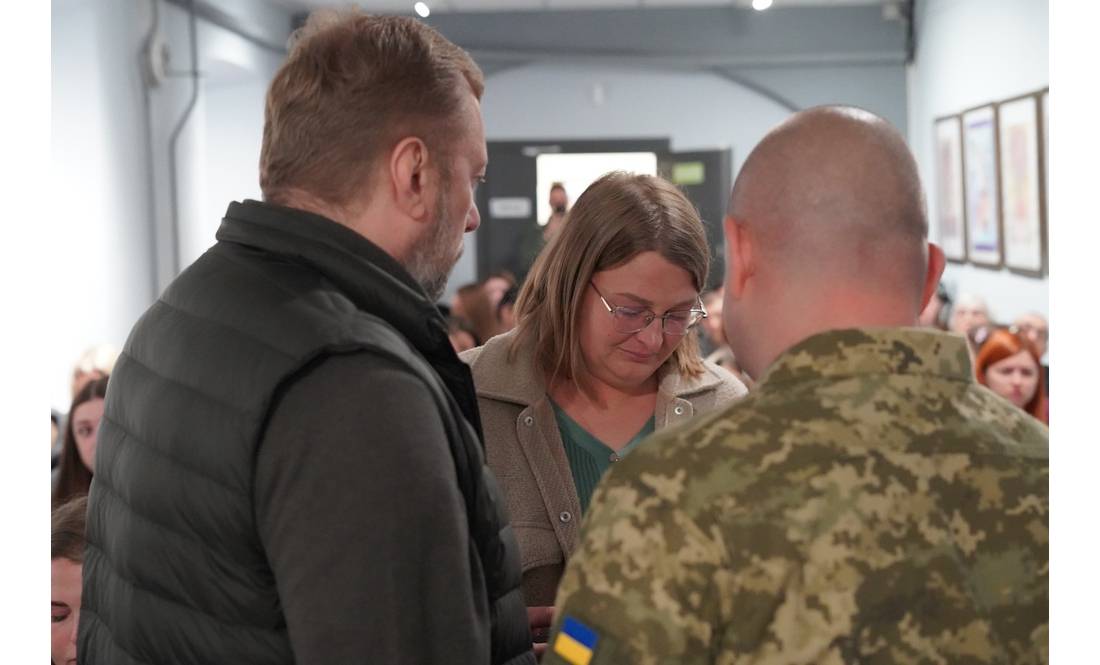 «Їхній голос більше не чути»: 54 родини з Чернігівщини отримали нагороди загиблих захисників