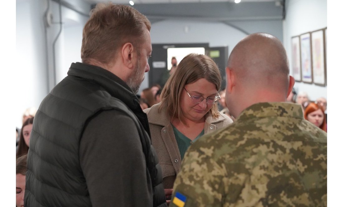«Їхній голос більше не чути»: 54 родини з Чернігівщини отримали нагороди загиблих захисників