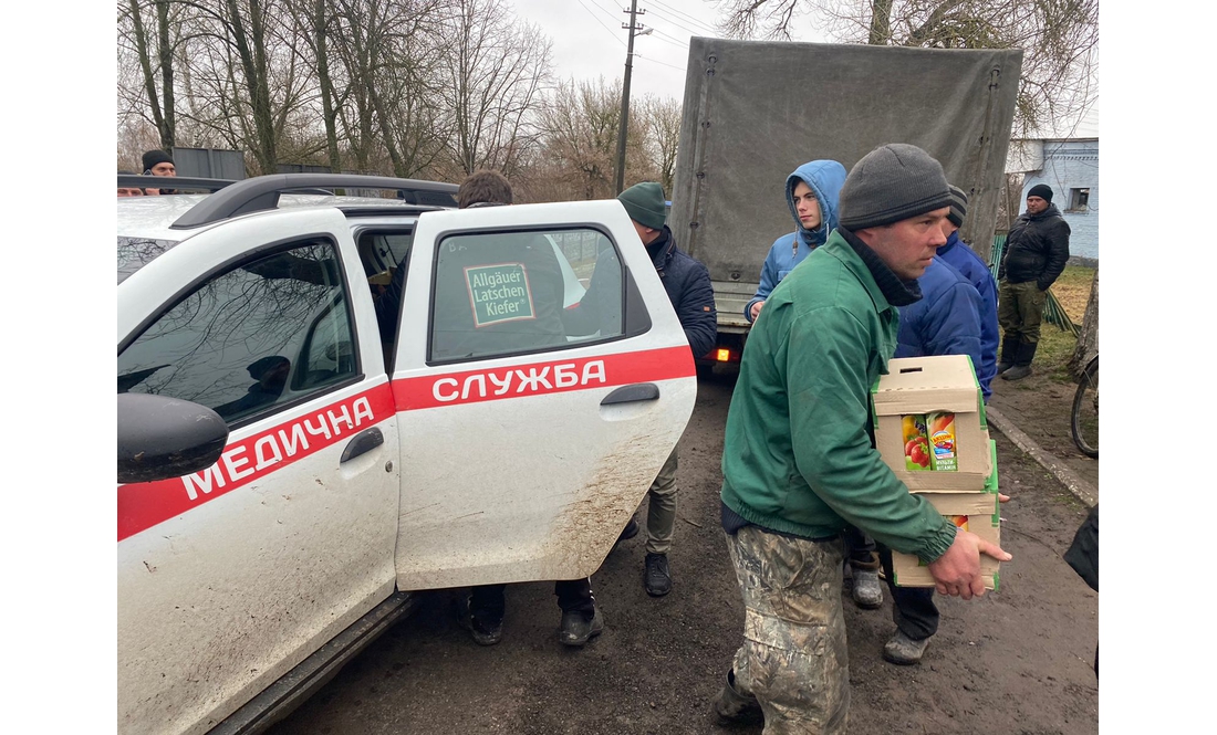 Після звільнення від росіян: у Шестовицю завезли першу гуманітарну допомогу та хліб