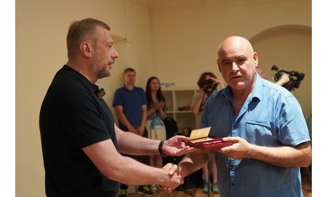 Напередодні Дня Конституції жителі Чернігівщини отримали державні відзнаки: хто у списку