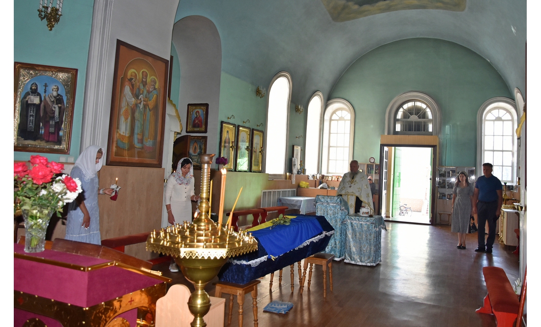 На Чернігівщині земляки провели в останню путь 39-річного воїна — рідних у нього не залишилося