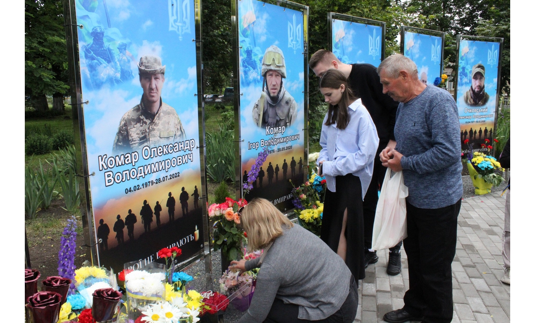 "У наших серцях - назавжди, любі наші сини": у селищі відкрили Алею Героїв