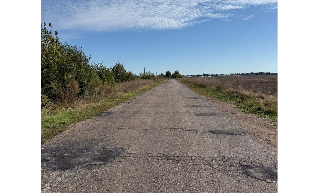 Бізнес взявся латати дороги в громаді