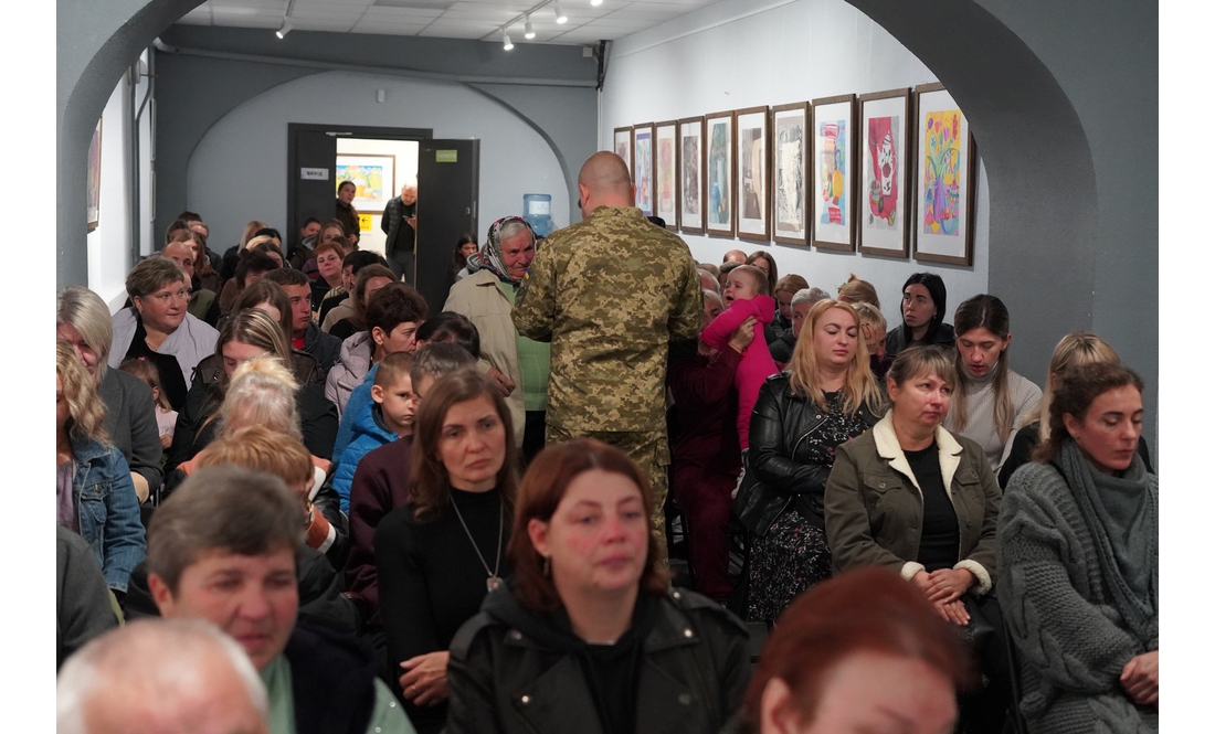 «Їхній голос більше не чути»: 54 родини з Чернігівщини отримали нагороди загиблих захисників