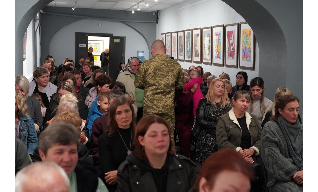 «Їхній голос більше не чути»: 54 родини з Чернігівщини отримали нагороди загиблих захисників