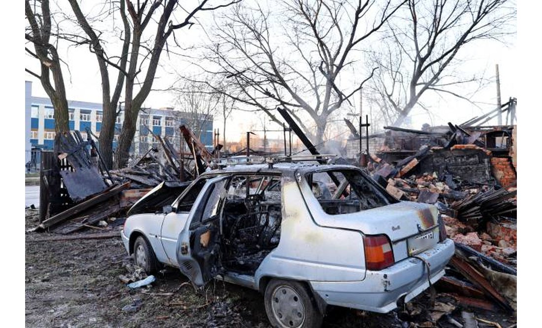 Безперервно працюють екстрені та комунальні служби: ситуація на місцях ударів у Чернігові