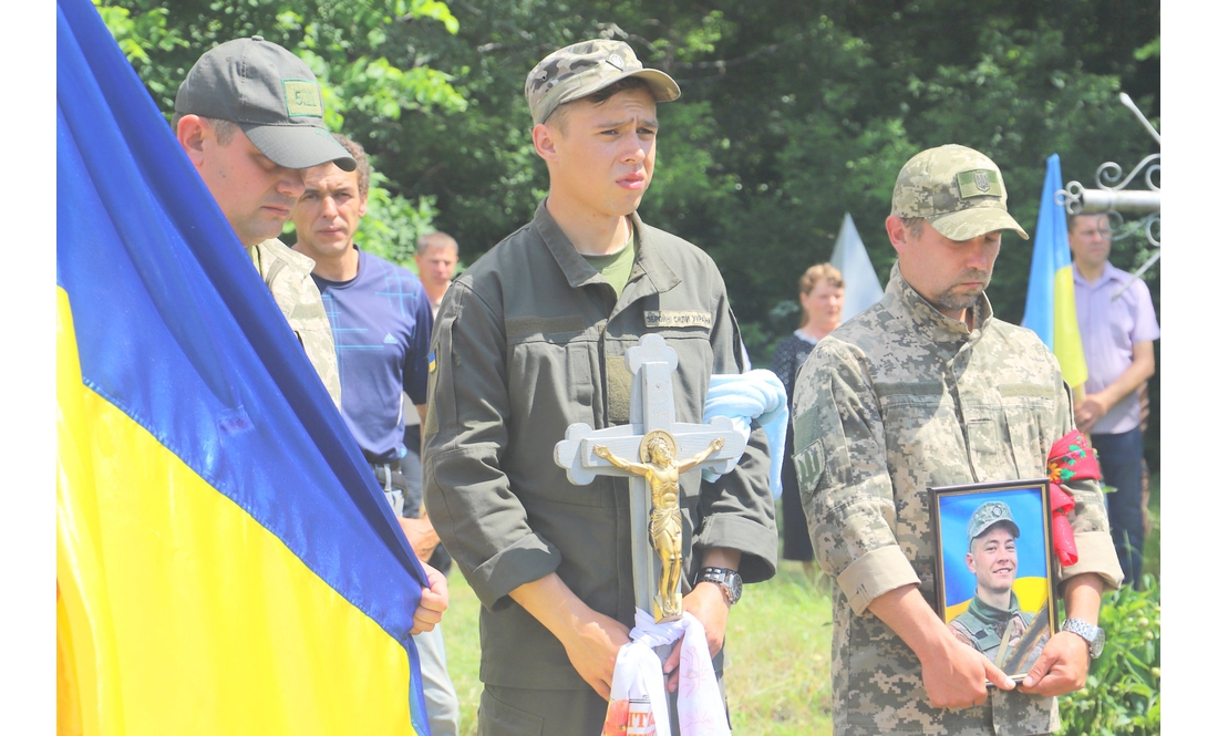 У Срібнянській громаді попрощались із загиблим за Україну бійцем