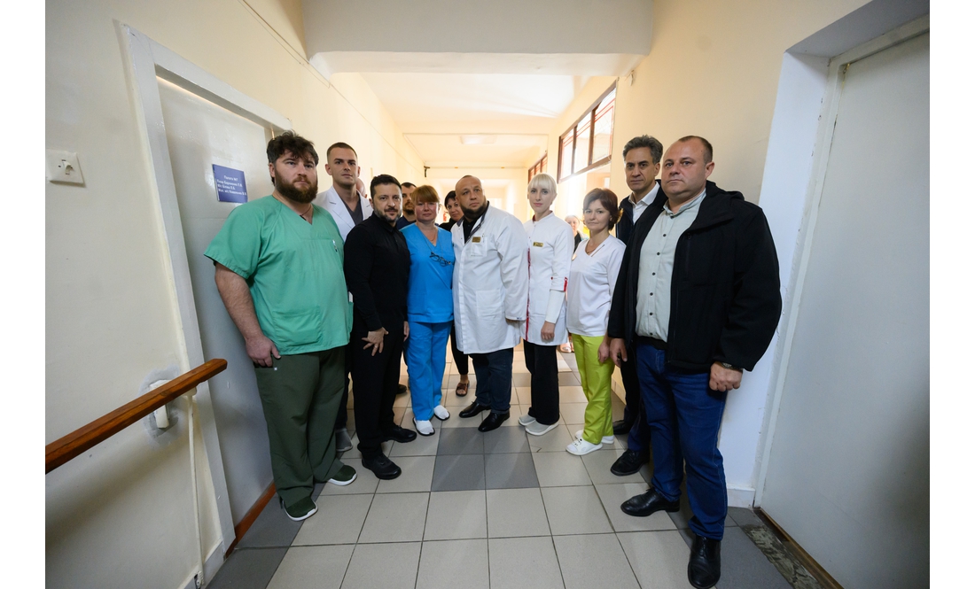 Не залишилося нікого з рідних і немає дому: Зеленський відвідав постраждалих у Прилуках