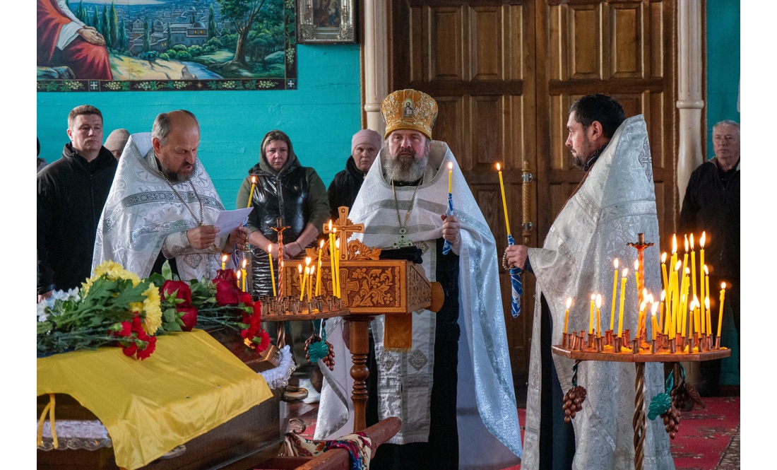 Виховала тітка, залишився брат: громада попрощалася з бійцем, який загинув більше року тому