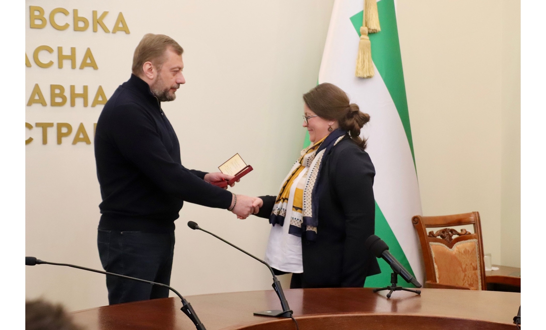 Державні нагороди військовим, медикам, освітянам і митцям: у Чернігові відзначили жителів області