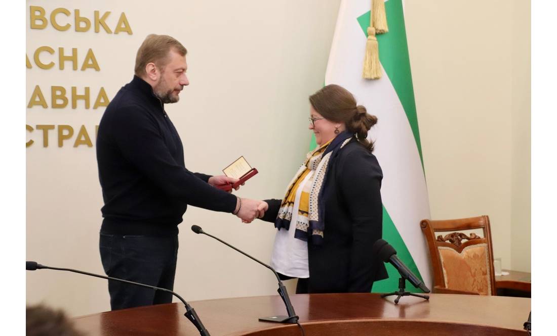 Державні нагороди військовим, медикам, освітянам і митцям: у Чернігові відзначили жителів області