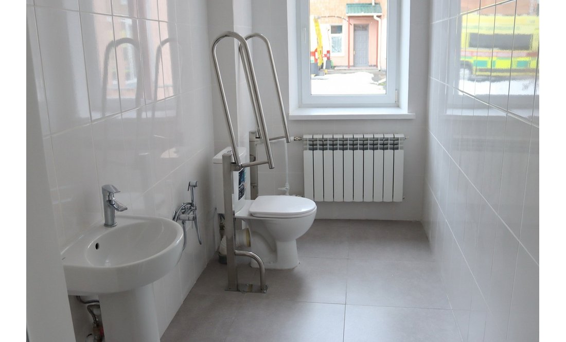 Буде ліфт та нове реабілітаційне відділення у лікарні: громаді допомагають чотири благодійника