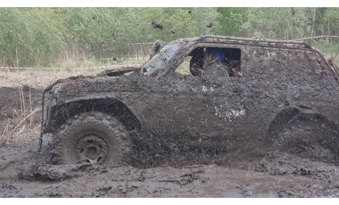 На змаганні позашляховиків зібрали кругленьку суму для ЗСУ
