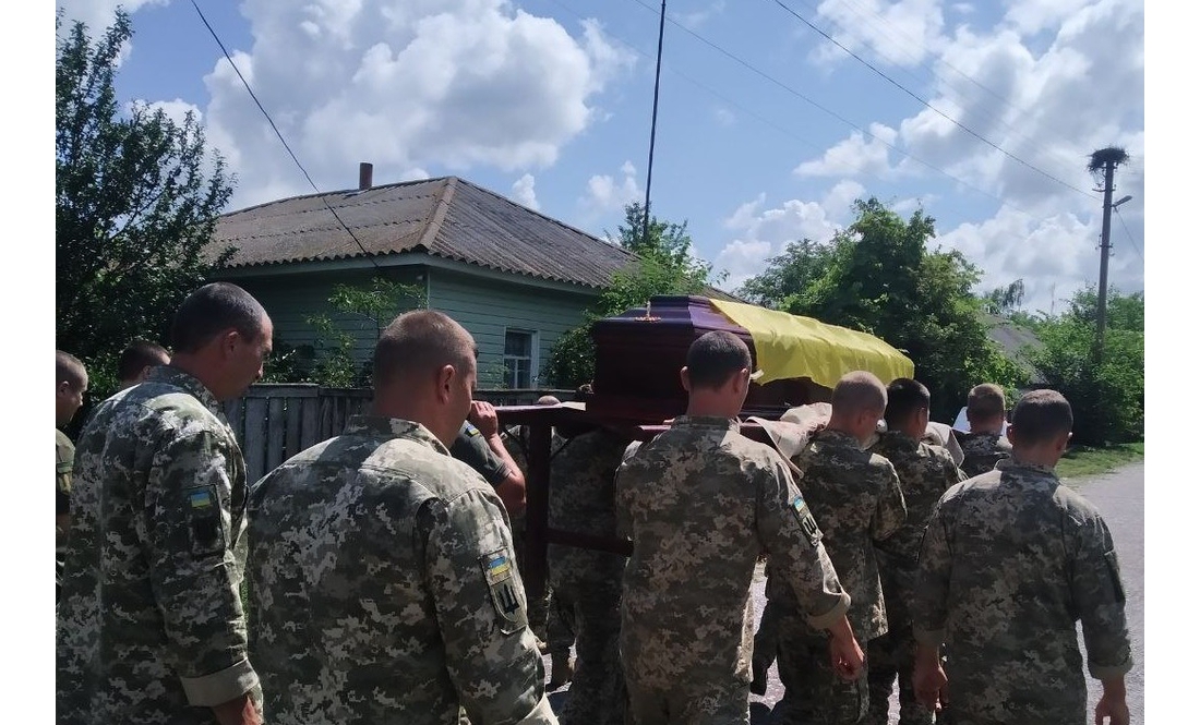 На Чернігівщині поховали воїнів, які загинули у Донецькій та Кіровоградській областях