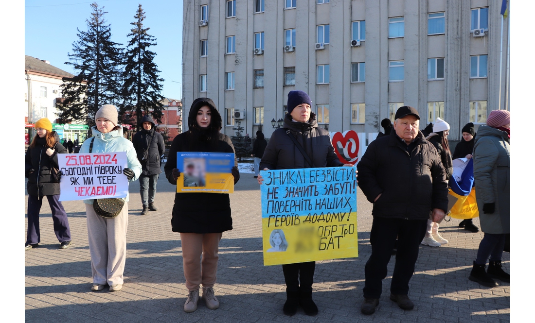 У День української жінки містяни з Чернігівщини вийшли на мирну акцію