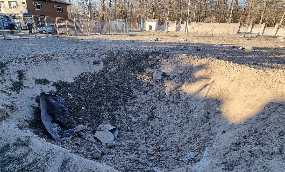 Росіяни у Чернігові розбомбили стадіон та бібліотеку