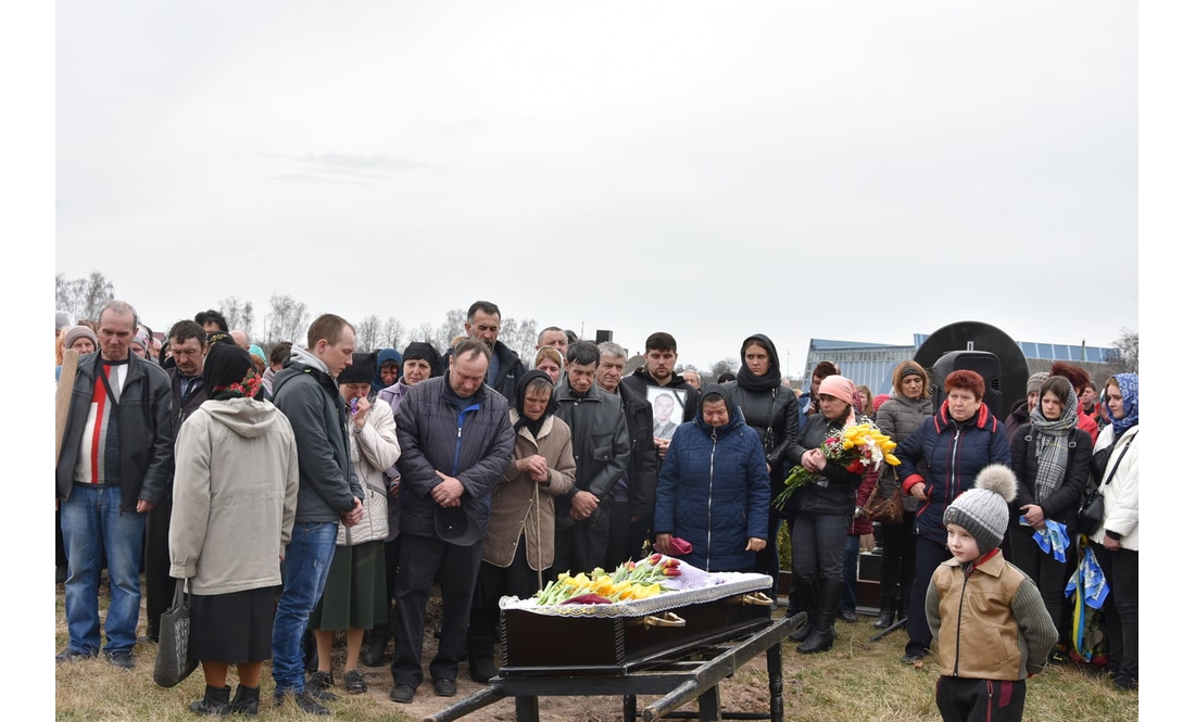 У Коропі прощалися з 27-річним героєм, який загинув у бою під Харковом