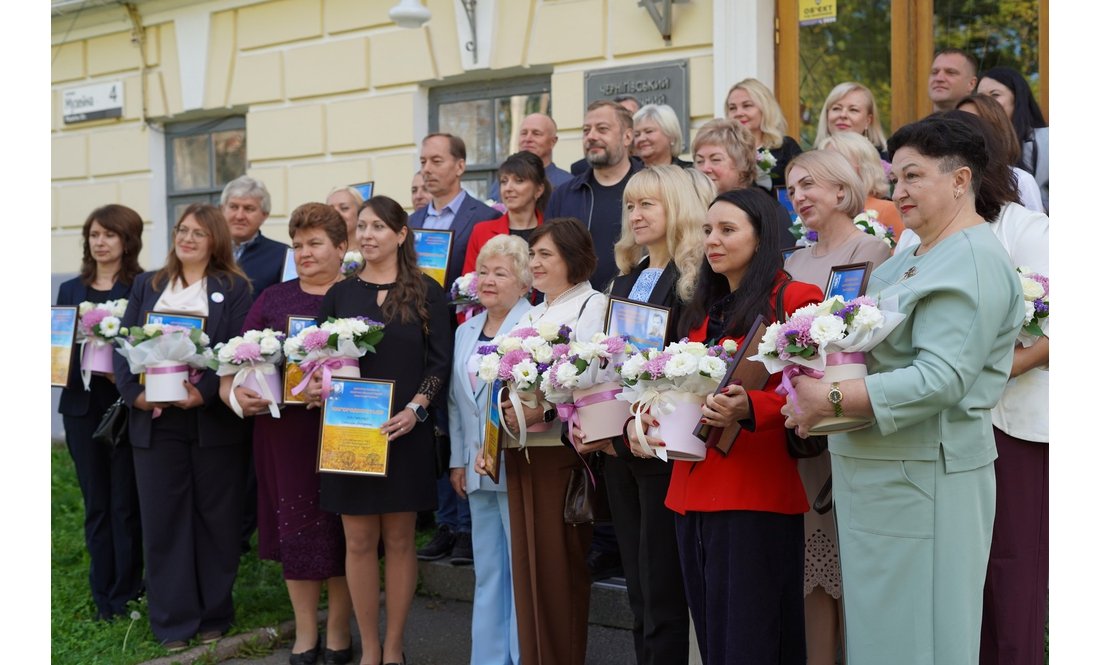 25 найкращих освітян Чернігівщини отримали обласні премії: кого нагородили