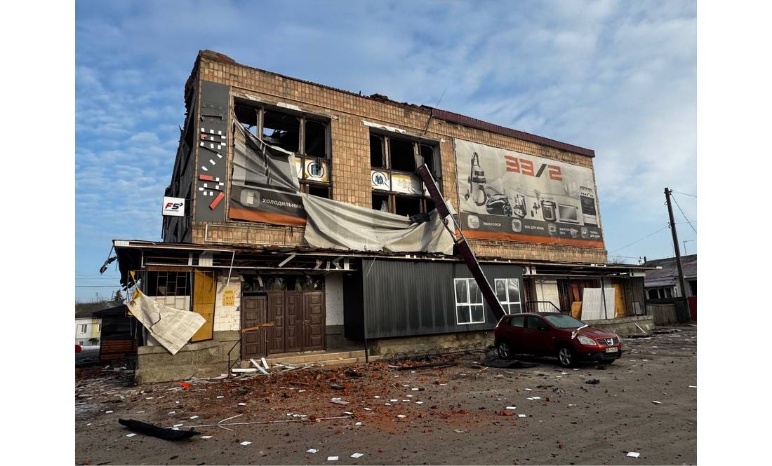 Росіяни ударили по центру прикордонного міста на Чернігівщині