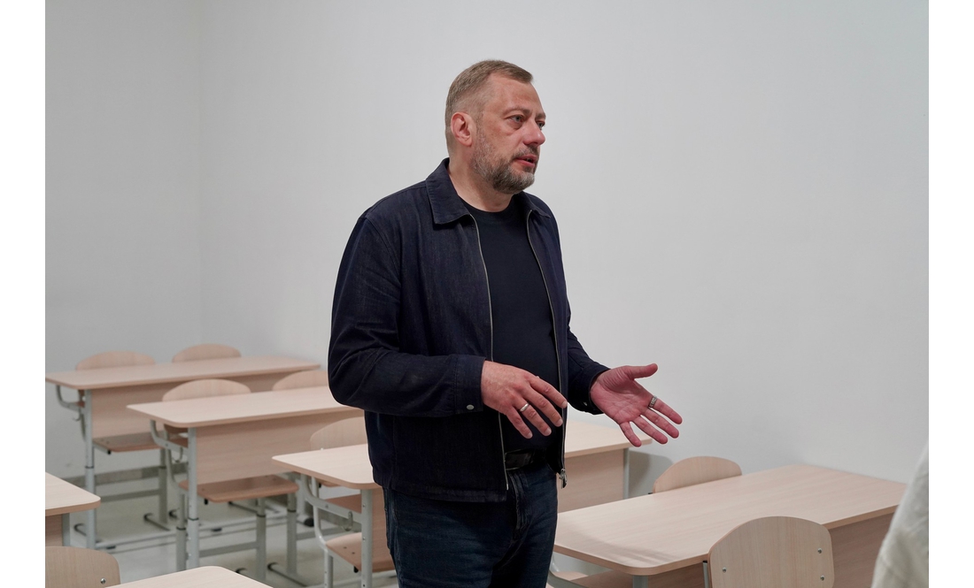 Школярі святкували випускний в укритті: у громаді збудували велике протирадіаційне сховище