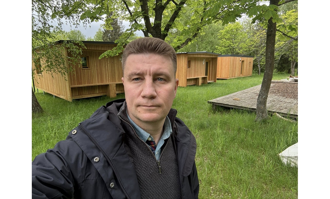 У громаді показали новенькі модульні будинки для переселенців