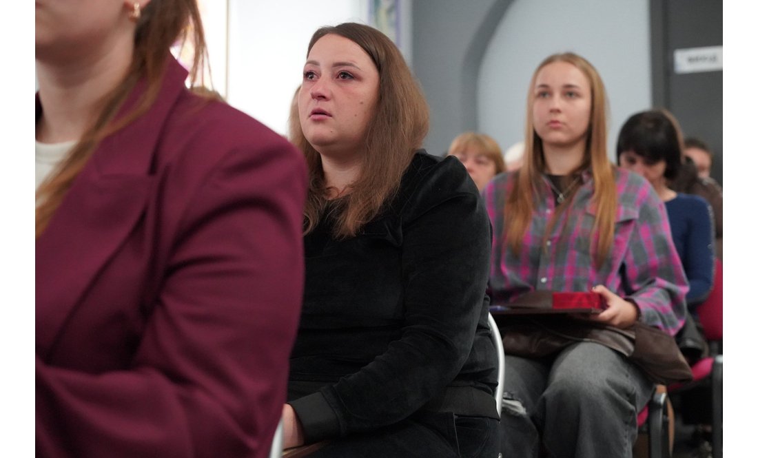 «Їхній голос більше не чути»: 54 родини з Чернігівщини отримали нагороди загиблих захисників