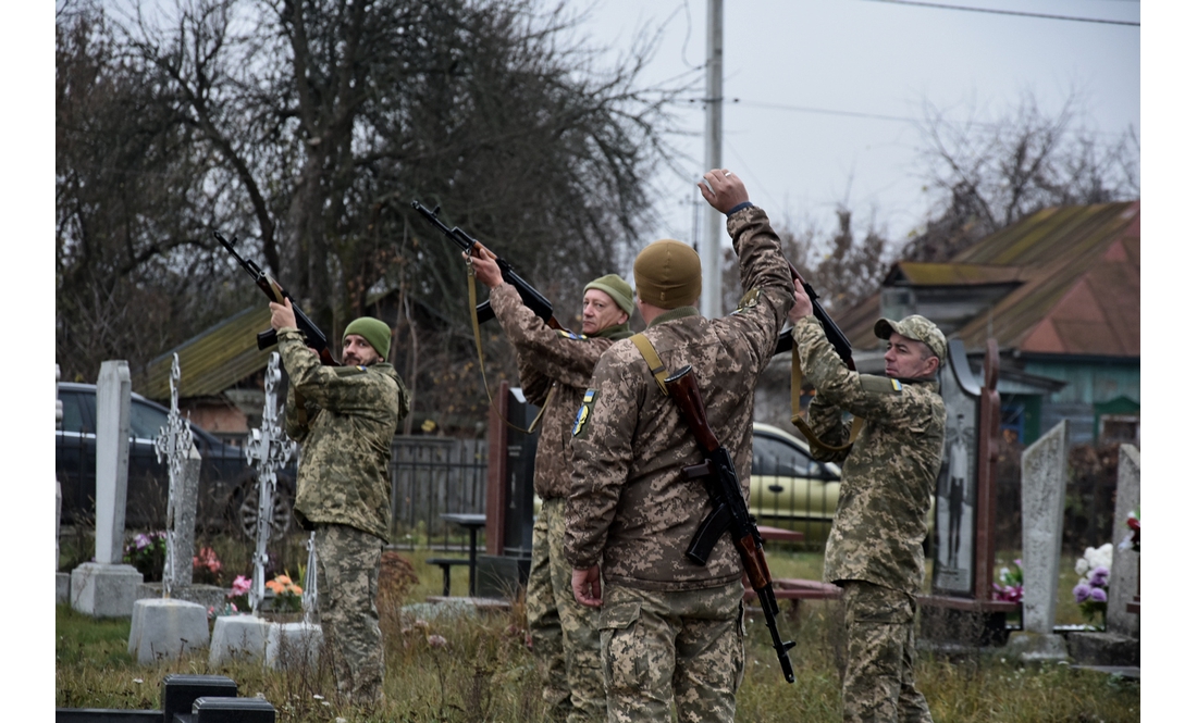 Народився в рф - загинув за Україну: у громаді поховали захисника, який служив менше року