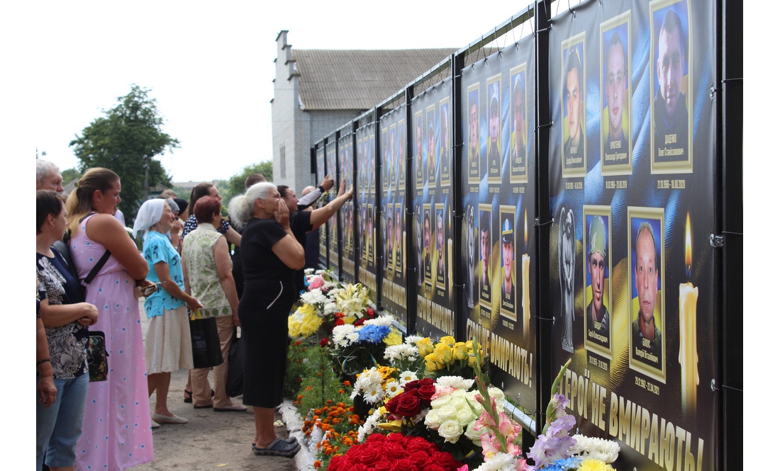Сорок ангелів перемоги: у громаді відкрили Алею пам'яті полеглих героїв