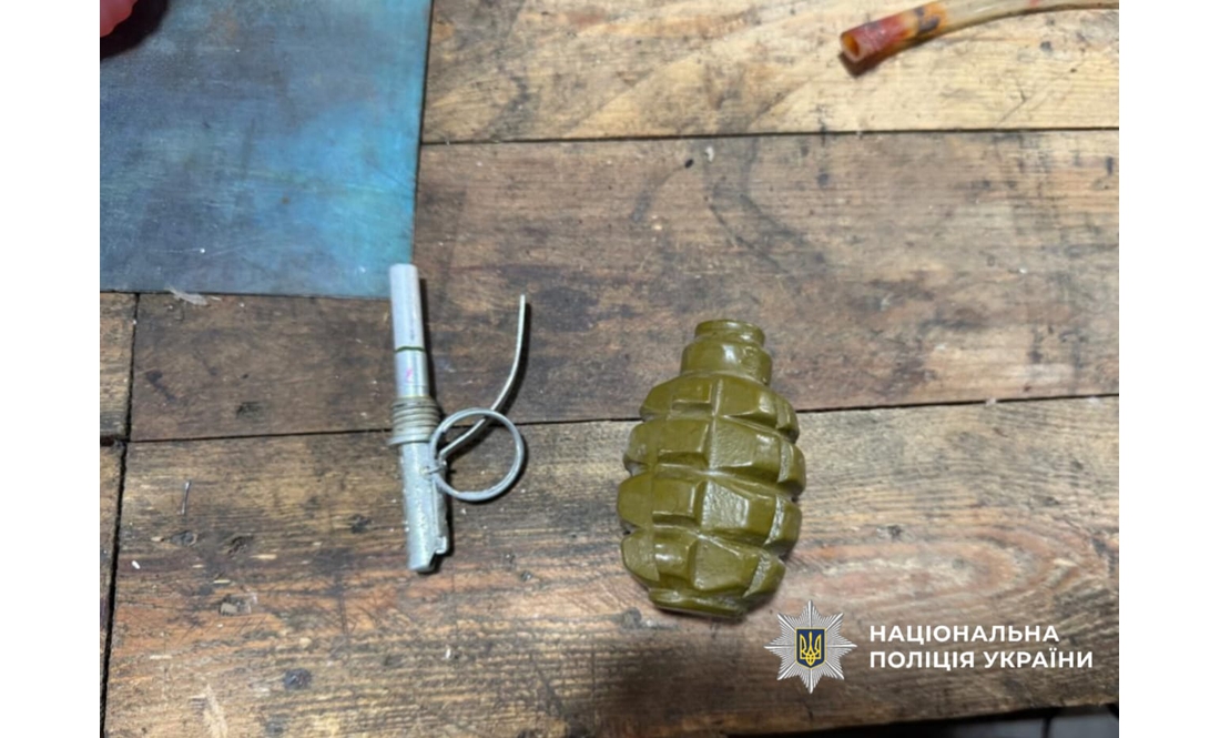 Масштабні обшуки у Прилуках: поліція вилучила арсенал зброї та наркотики
