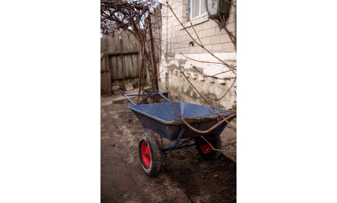 У дім прилетіло дев’ять снарядів: родина з Чернігова перебралася жити в селище