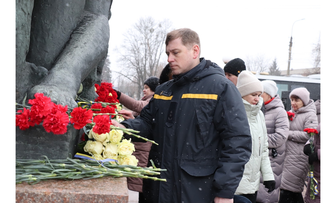 Німці приїхали у Чернігів і відвідали райцентр - вшанували пам'ять жертв Корюківської трагедії