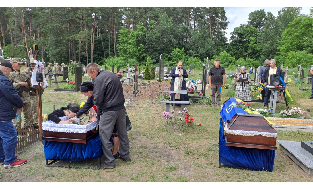У громаді попрощалися одразу з двома захисниками - загинули на Сумщині